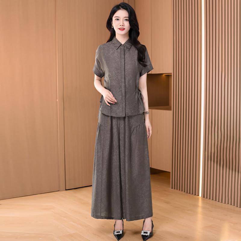 スーツ パンツスーツ ビジネススーツ 女性用 カジュアル ファッション 夏 高貴 女性 高級感 スタイリッシュ リッチ 妻 母 ツーピース おしゃれ エレガント アーバン スタイリッシュ フェミニン｜ラ・グラーヌ