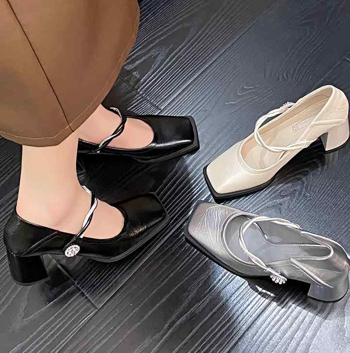 レディース シューズ ハイヒール 御上さん靴 ７糎 同盟罷業一巡り 伸縮性 生産ライン石ころ 厚底 しろがね色 黒 象牙色 スクエアトゥ 皮しわ 薄っぺら PU 組みあわせるなめし革 兼ね合い 窈窕たる 研き上げる 女子らしい