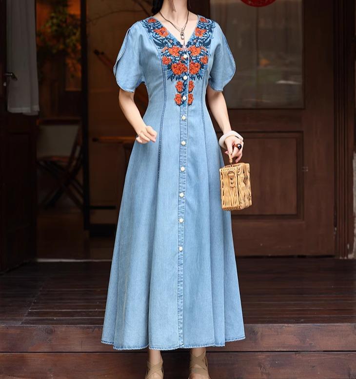 レディース ドレス 半袖 デニム ロング ミモレ丈 Vネック フレア スイング 刺繍 パッチワーク シングルブレスト 前ボタン ステッチ レトロ 綿混紡 ノスタルジック エレガント スタイリッシュ ３種