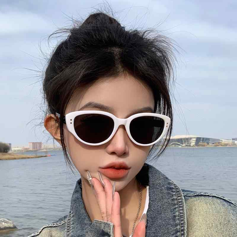 サングラス ビーチ 写真撮影 ドライブ バケーション レディース 女性 ホワイトフレーム 紫外線防止 キャットアイ おしゃれ レトロ UVカット インスタ映え