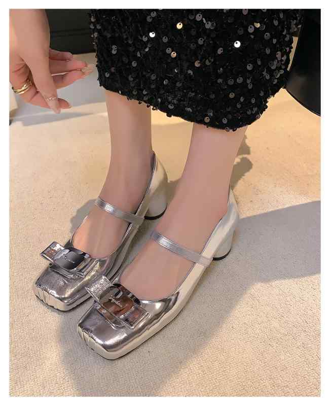 レディース パンプス シープスキン しろがね色 スクエアトゥ バレー シューズ 御上さん 坦々たる 金属元素 バックル シュロの葉 レトロ メリージェーン 窈窕たる