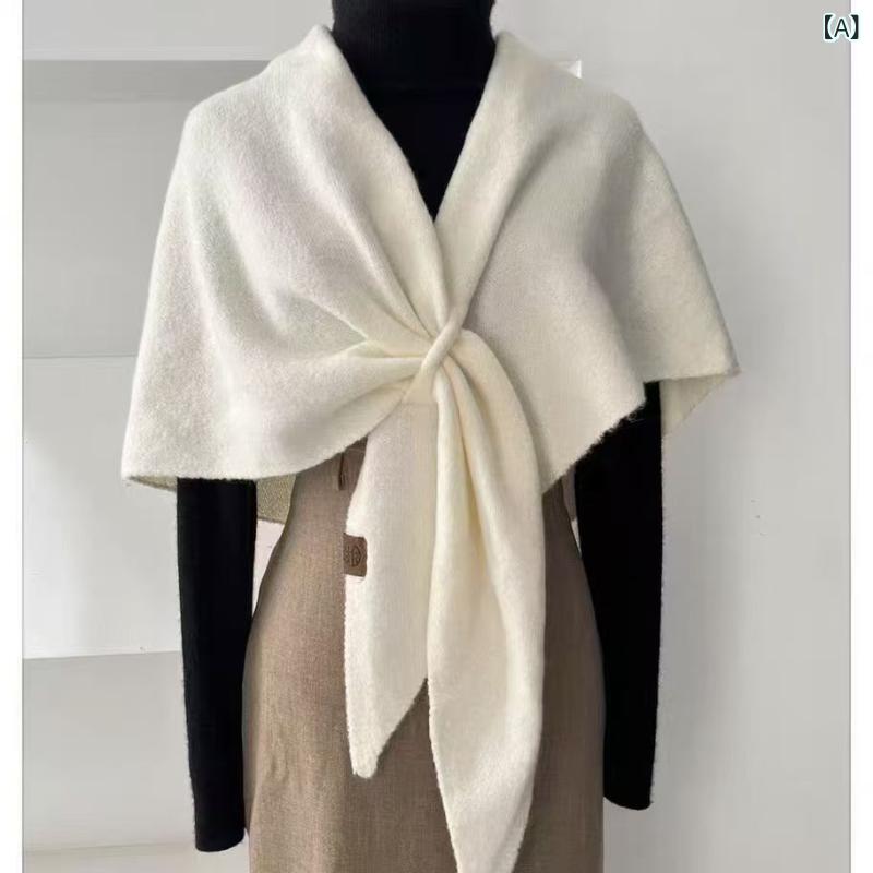ショール レディース 羊毛 ニット 三角形 秋冬 保温 防寒 首元暖か 無地 上品 エレガント 万能 普段使い 結び方アレンジ マフラー ストール