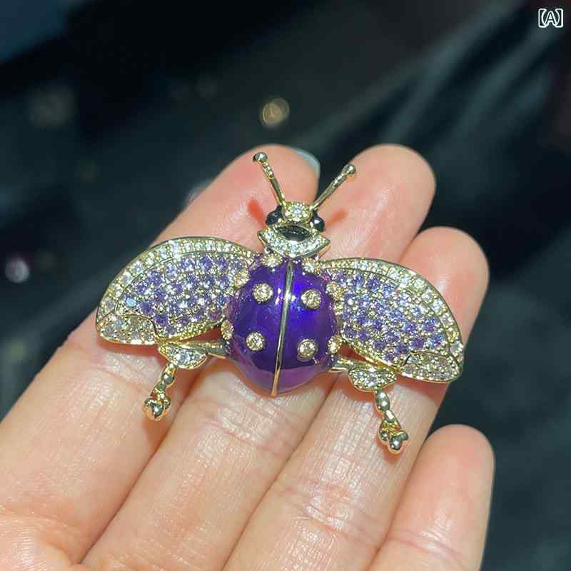 ブローチ 男女兼用 イタリア ハンドメイド パープル キラキラ てんとう虫 動物モチーフ デザイン エレガント 高級感 銅製 ファッション 通勤 アクセサリー ギフト プレゼント