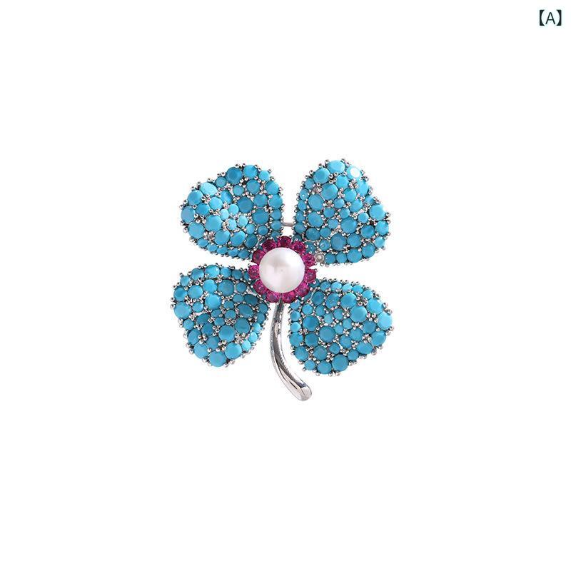 ブローチ レディース 四葉のクローバー 花 パール 上品 高見え エレガント 露出防止ピン 結婚式 入学式 卒業式 オフィス フォーマル カジュアル マルチユース ゴールドカラー