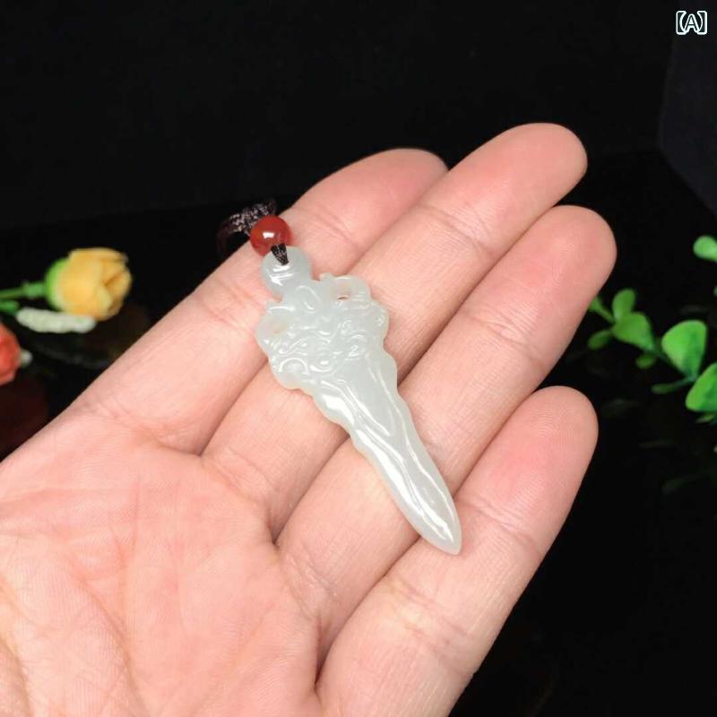 ペンダント 新疆産 和田白玉 高品質 Aランク 純粋 降魔杵デザイン 獣面紋 宝剣 神剣 緻密彫刻 魔除け お守り 厄除け 開運 護身符 ネックレス｜ラ・グラーヌ