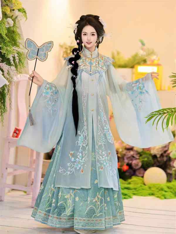 漢服 レディース 明制 長衫 馬面裙 雲肩 刺繍 花柄 広い袖 フリル タッセル 高級感 四季 通年 通学 外出 お出かけ モダン 改良 クラシック 華やか 雅び フェミニン 上品 大人 かわいい｜ラ・グラーヌ