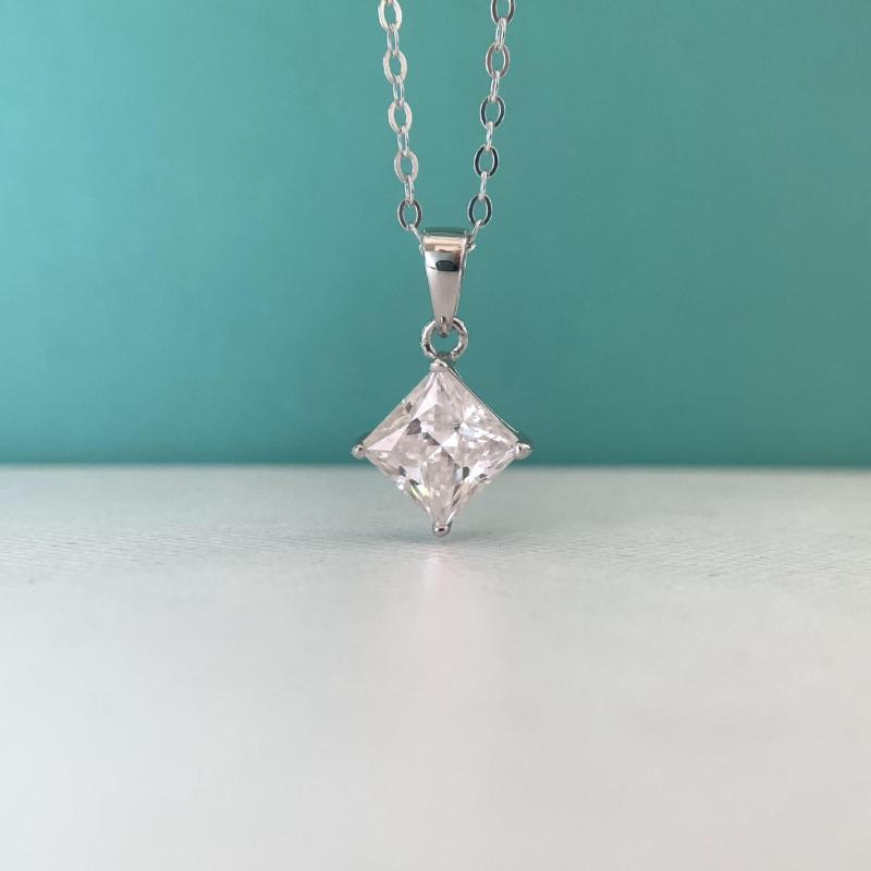 ネックレス レディース 925 シルバー モアサナイト スクエアカット 18K ホワイトゴールドメッキ 上品 エレガント 個性的 高級感 オフィス 通勤 普段使い フォーマル