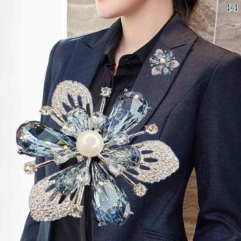 ブローチ レディース 韓国風 エレガント 高級感 精巧な細工 水晶 クリスタル 花 フラワー 淡水パール 2WAY仕様 電気メッキ加工 シルバーカラー 通勤 オフィス パーティー 秋冬 ギフト 贈り物