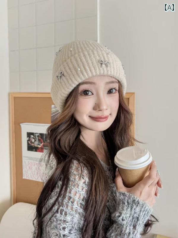 ニット帽 レディース 女性用 韓国ファッション トレンド 万能 秋冬 リボン パール 高級感 防寒対策 あたたかい 耳当て アクリル 通勤 普段使い おしゃれ ベージュ ブラック グレー