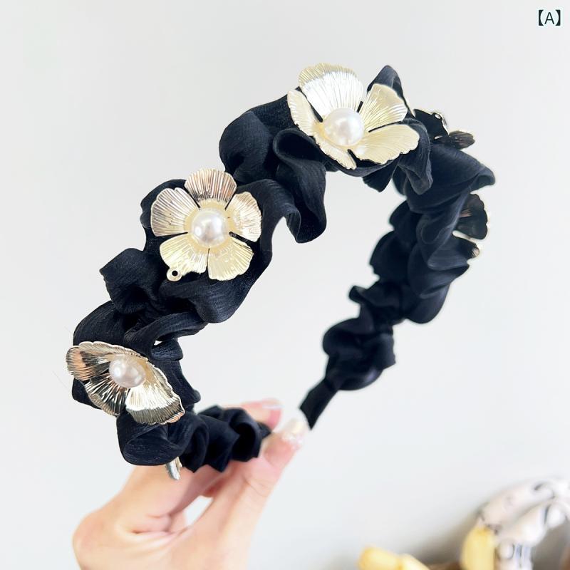 ヘアアクセサリー レディース サテン プリーツ 立体メタルフラワー カチューシャ ボリュームアップ 小顔効果 洗顔 普段使い おしゃれ ヘアバンド 春夏