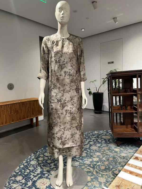 ワンピース レディース 春夏 チャイナドレス風 七分袖 ロング丈 接触冷感 キュプラ混 銅アンモニア繊維 切り替えデザイン プリント 花柄 クルーネック ゆったり ポケット付き 快適 通気性 カジュアル 上品 体型カバー|ラ・グラーヌ