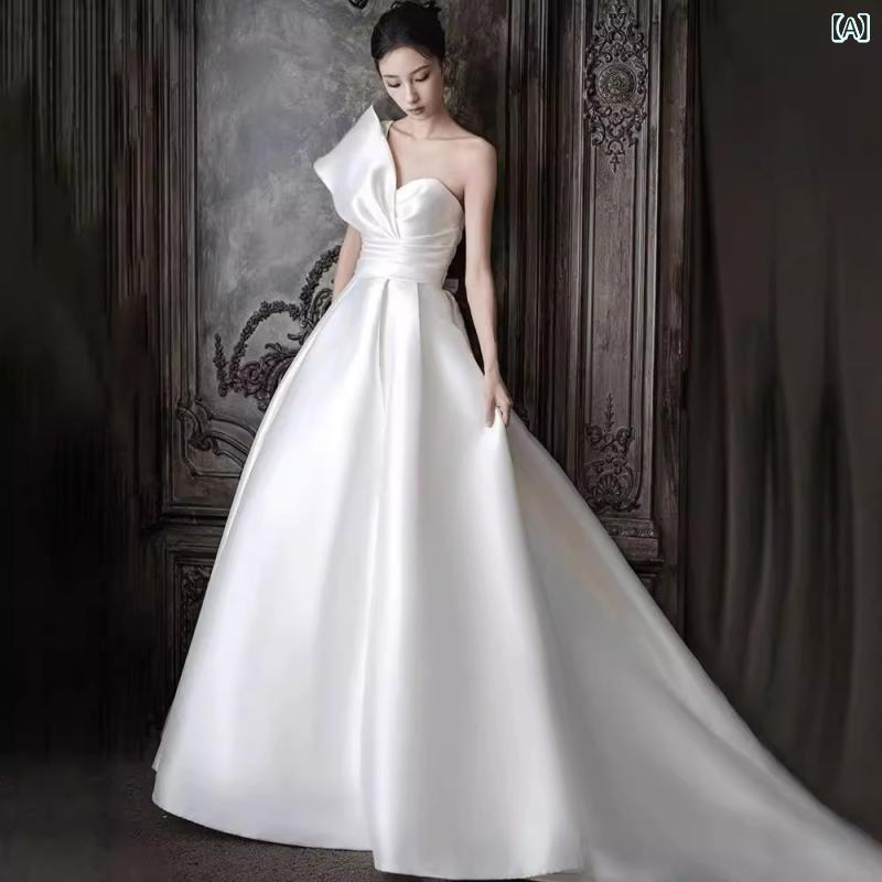 ウェディングドレス 女性用 韓国風 サテン シンプル 軽やか ミニマル 花嫁 低身長 小柄 前撮り 後撮り ロケーションフォト 結婚式 二次会 披露宴 ガーデンウェディング リゾートウェディング ナチュラルテイスト 上品 エレガント|ラ・グラーヌ