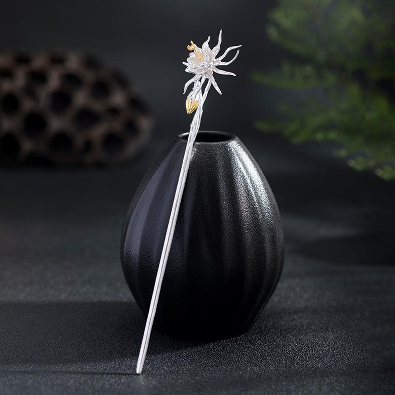 簪 髪飾りつけ S925しろがね色製 一風変わったひな形 曇花 花画題 中華風 瀬戸もの御召しもの 和装 華燭の典 寄り合い 付属物 御前上等感 灯し火メッキ