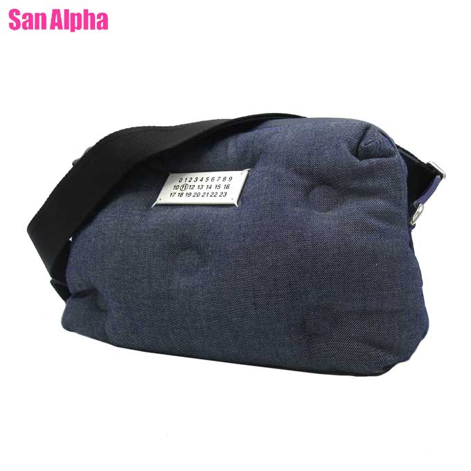 【1000円OFFクーポン券】Maison Margiela メゾンマルジェラ マルジェラ ショルダーバッグ メンズ ミニ御徒面子 瓦ゲットー 暦付け札 曲がったがけ 写真器御徒面子 帆布 なめし革 SB2WG0010 P6753 HA305 米国海軍系 降車口 バッグ-メンズバッグ
