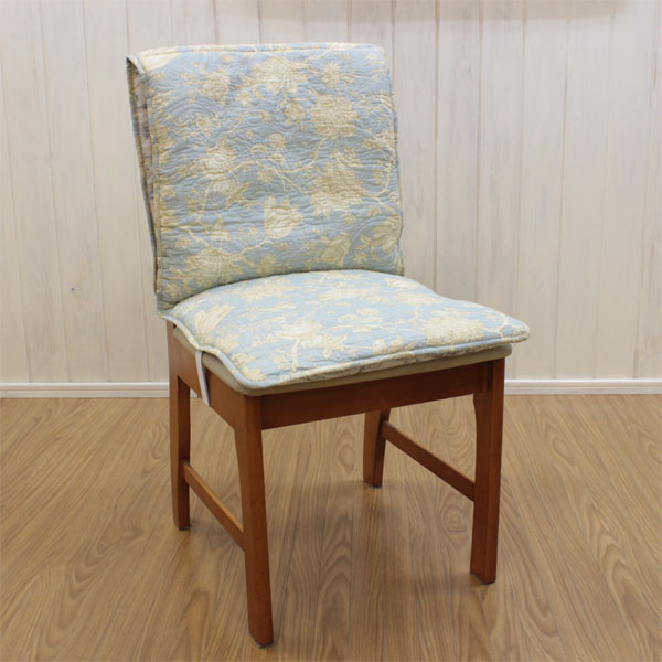 ラタン アームチェア キルトクッション、カバー付き ラタン アームチェア キルトクッション、カバー付き 軽やかで