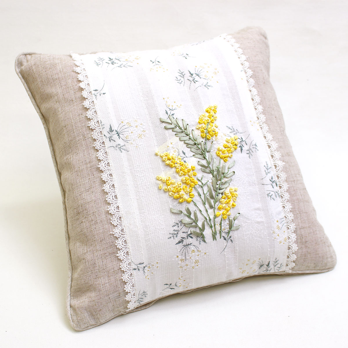 ※〜7/5限定価格※ヨーロッパアンティーク　レース　刺繍　ロゴ　クッション 楽天市場】ミニクッション 約35x35cm 【ゆうパケット不可】背