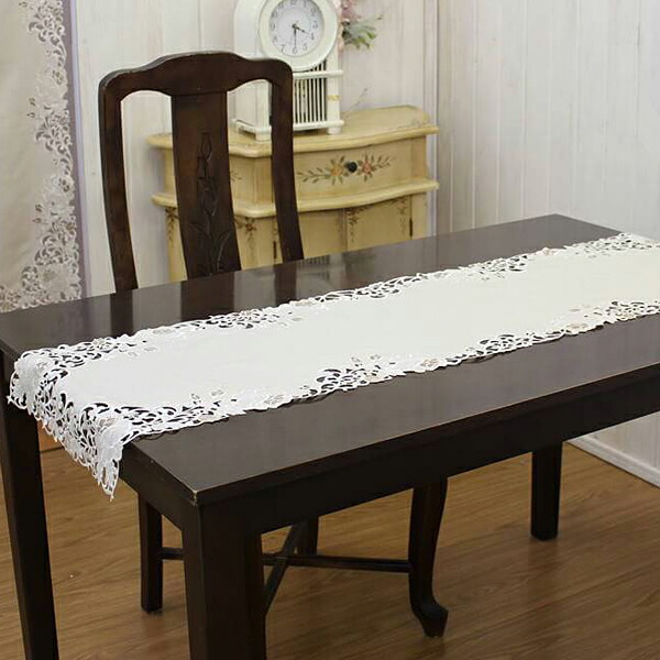 テーブルセンター 約40×135cm 　ベージュ　カットワーク刺繍 アンティーク 上品 可愛い インテリア 薔薇ししゅう 撥水加工 洗濯OK【ゆうパケット選択可】【20230201】