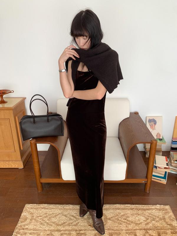 ワンピース レディース 高級感 シルク キャミソールワンピース ロング丈 ノースリーブ 杏色 伸縮性 部屋着 普段使い｜ラシャンスショップ
