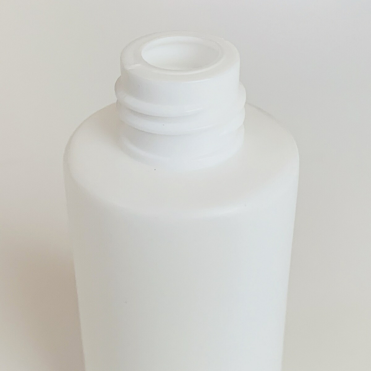 PEスプレーボトル5本セット50ml60ml100mlアルコール対応次亜塩素酸水対応PEポリエチレン素材ホワイトプッシュ式小分け遮光性霧吹きスプレー容器詰替え除菌消毒消毒用噴射広範囲携帯業務用シンプル軽量