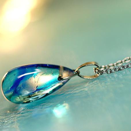 『天使のBlue tear』 ガラスアクセサリー ネックレス・ペンダント しずくタイプ 18,951円
