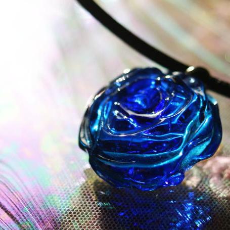 『魅惑のBLUE ROSE』 ガラスアクセサリー ネックレス・ペンダント 立体造形タイプ|ラフォルム 店