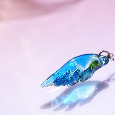 『Blue sky wing』 ガラスアクセサリー ネックレス・ペンダント 羽根タイプ ガラスジュエリー ギフト プレゼント|ラフォルム 店