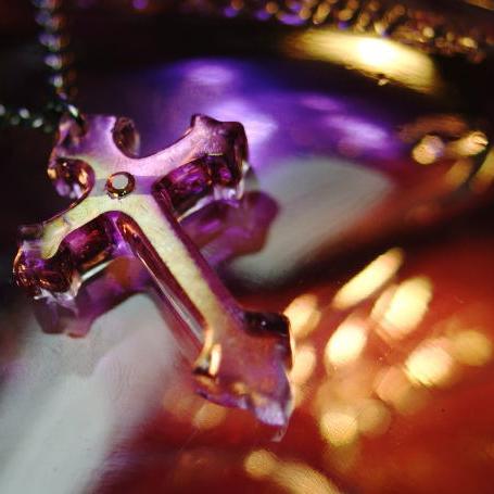 『HOLYNIGHT CROSS』 ガラスアクセサリー ネックレス・ペンダント クロスタイプ