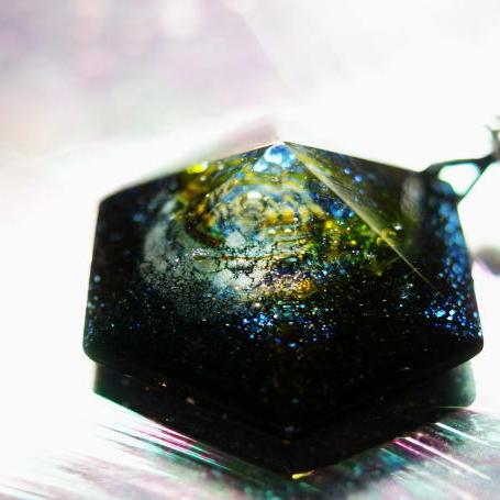 『Six sided pyramid Galaxy』 ガラスアクセサリー ネックレス・ペンダント 立体造形タイプ 29,865円