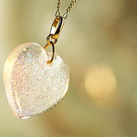 『Gentle dichroic heart』 ガラスアクセサリー ネックレス・ペンダント ハートタイプ