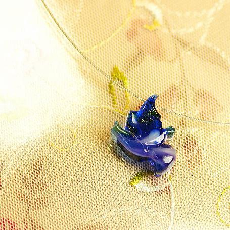 『Air current butterfly』 ガラスアクセサリー ネックレス・ペンダント ダイカット(平面造形)タイプ