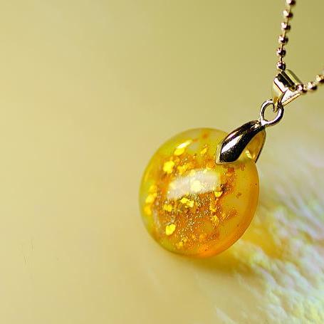 『Orange bright moon』 ガラスアクセサリー ネックレス・ペンダント 円・楕円・ドロップタイプ