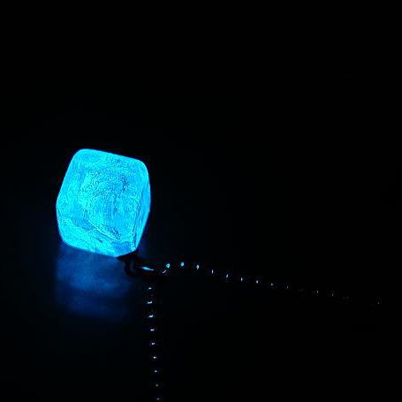 『Snow cube』 ガラスアクセサリー ネックレス・ペンダント 立体造形タイプ