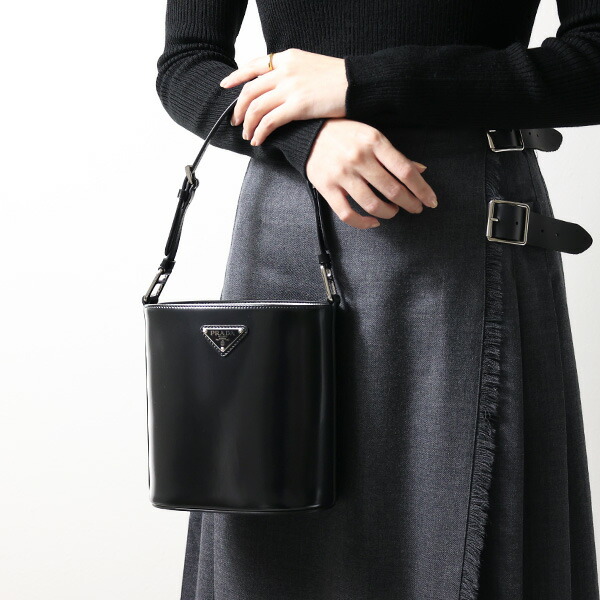 PRADA プラダ スタッズ付 Re-Nylon ミニバッグ 1BE067 PRADA プラダ スタッズ付 Re-Nylon ミニバッグ 1BE067