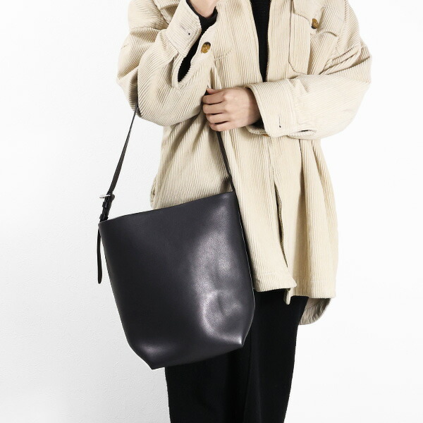 The Row(ザ・ロウ) ベージュ Round 90's バッグ 楽天市場】ザロウ The Row W1281 L97 ハンドバッグ 90'S BAG