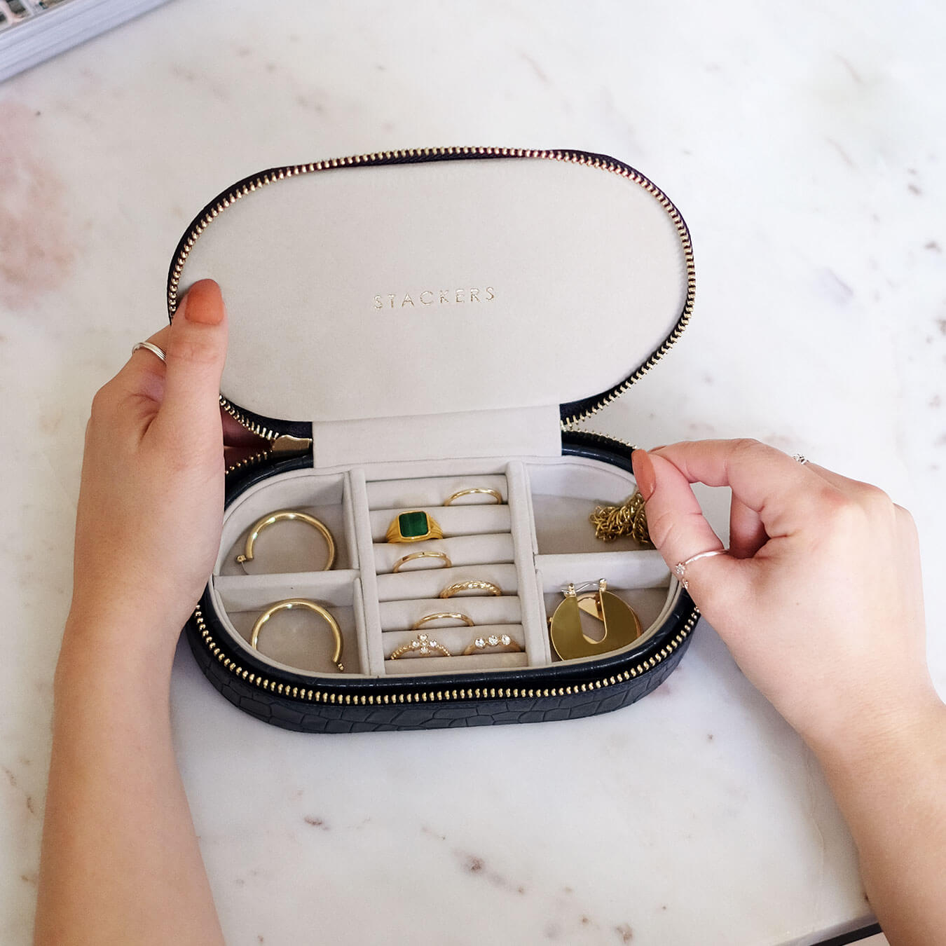 Stackers トラベルジュエリーボックス オーバル クロコ ネイビー 旅行 お出かけ 持ち運び便利収納 ジュエリーケース アクセサリーケース イギリス ロンドン ジュエリー アクセサリー ケース Solga Sowa Pl