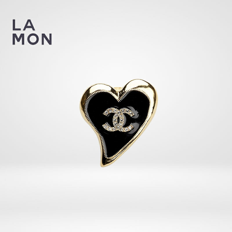 美品♥️CHANEL♥️ シャネルブローチ ココマーク刻印04 P 正規品箱付き 付属品完備【未使用】CHANEL ブローチ ホワイト 正規品 ココ