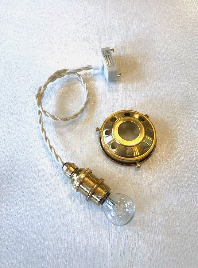 アンティークランプなどに使用する、E17電球用の真鍮製ソケットコード アンティークランプなどに使用するE17電球用の真鍮製ソケット