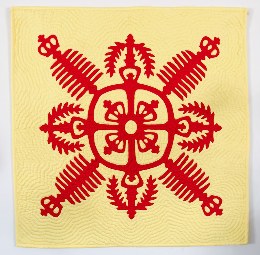 【100X100cm】ハワイアンキルトタペストリー クラウン&カヒリ(レッド・イエロー)【ハワイアン雑貨/ハワイアン 雑貨】【ハワイ土産】【ハワイアン インテリア】【ギフト プレゼント】【着後レビューでクーポン】ハワイアン雑貨|ハワイアンキルトのラナイブルー