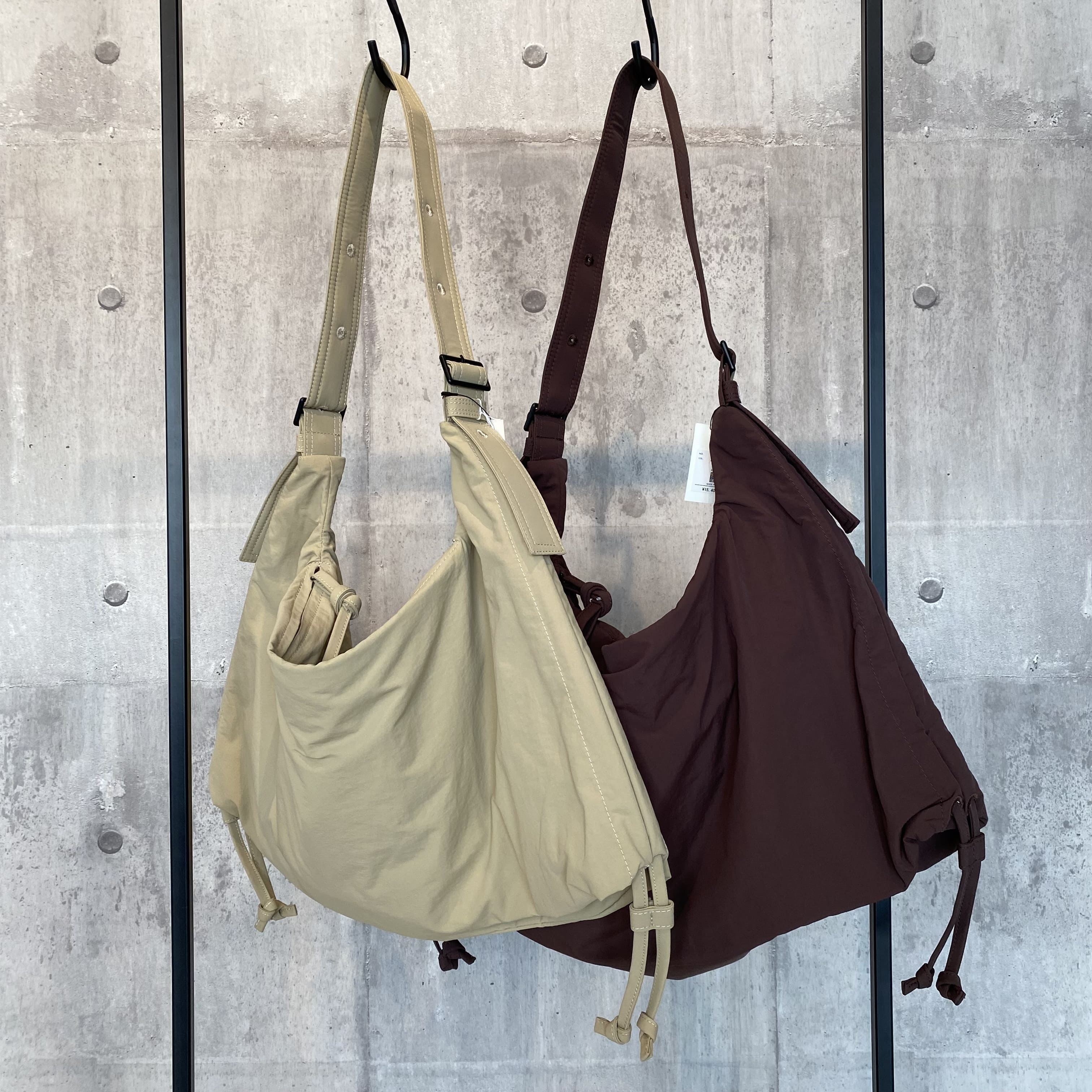 【LE VERNIS】Stomach bag M [252-210515] ル・ベルニショルダーバッグ