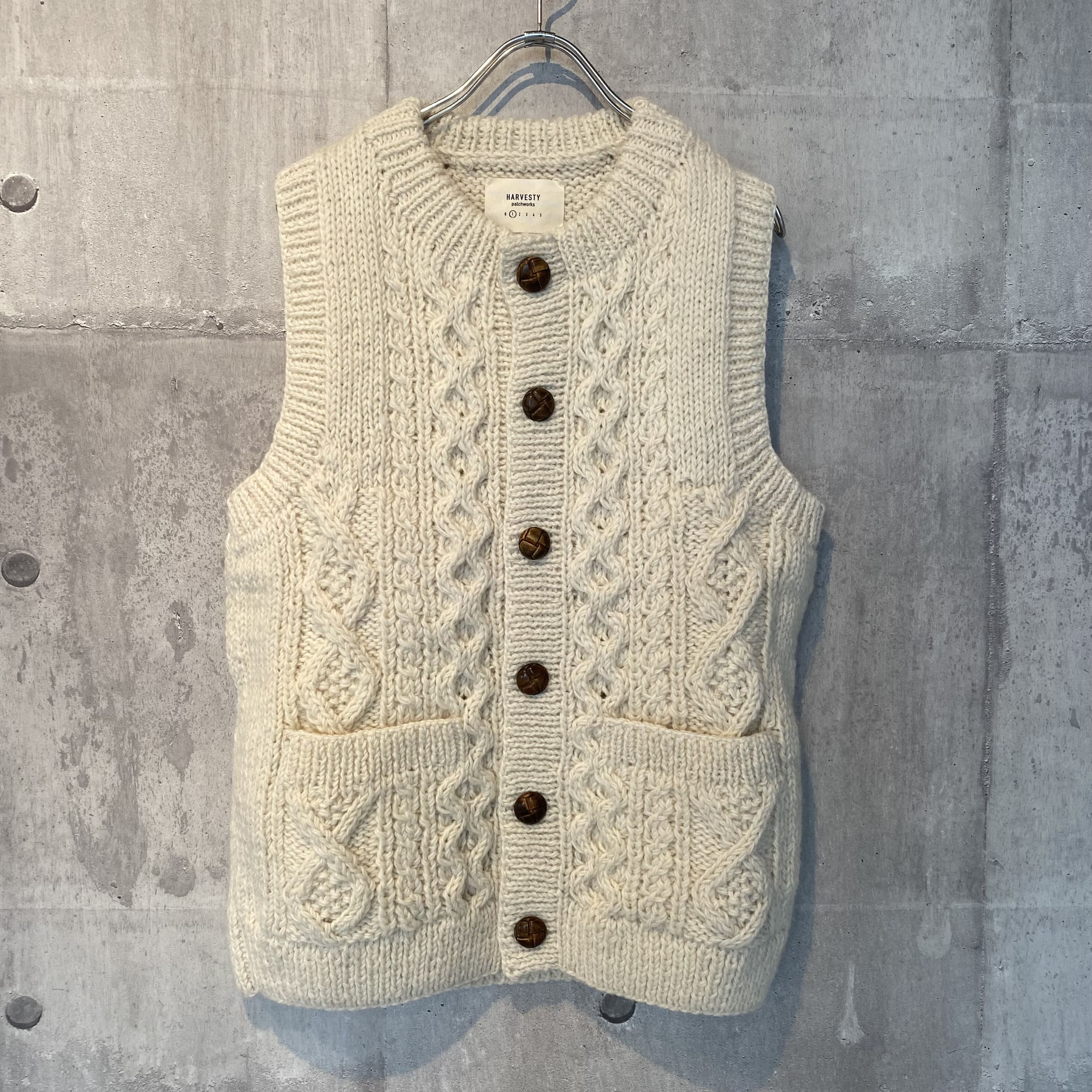 [ラスト1点！]【30%OFF!】【HARVESTY】CABLE KNIT VEST 手編みケーブルニット 前開きベスト A62404 ハーベスティ サイズ1 12,574円