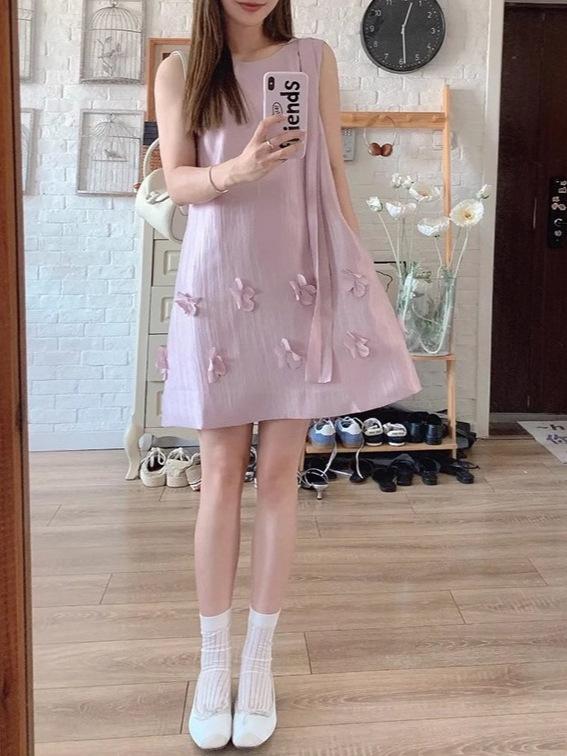 ワンピース レディース 夏 無袖 キャミソール ゆったり ピンク リボン 花びら 蝶結び スリム 若見え 優しい スタイル カジュアル 軽やか ソフト 素材 フレア スカート 膝丈 フェミニン