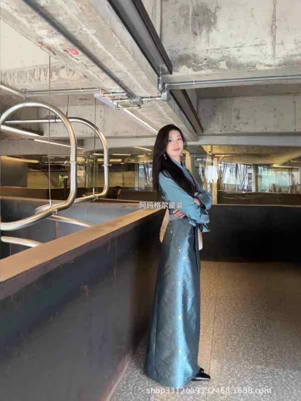 衣装 レディース 三日月のど首 ボレロ青写真 か細い お召しもの 高座演奏 通い心地よい 日常使い走り 今めかしい 填まる感