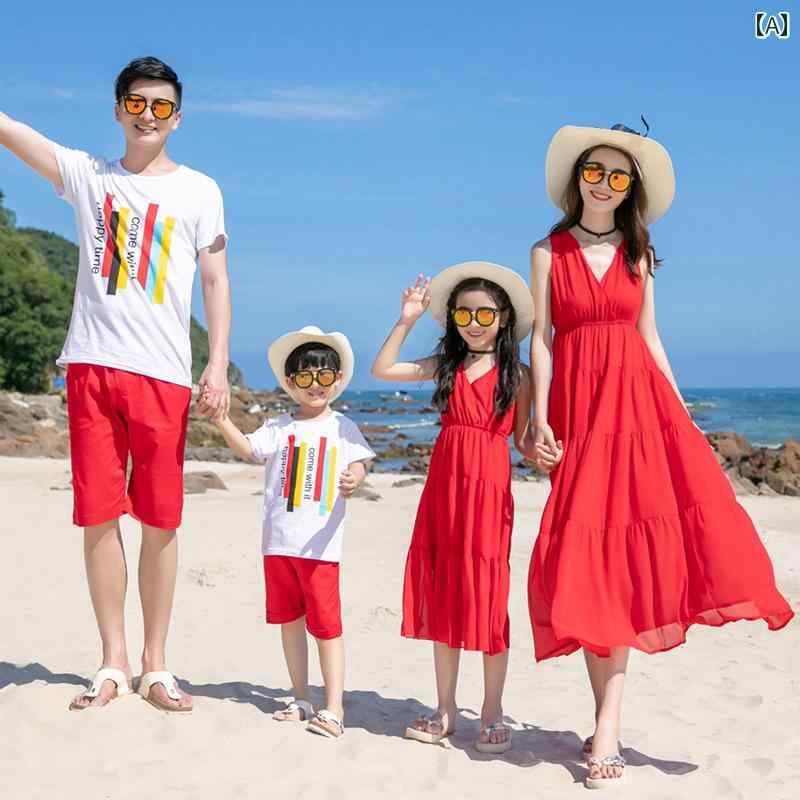 ペアルック 親子 カジュアル コーデ ビーチでの 休暇の 親子の 服装 3人 家族での 旅行 ビーチ スカート 母と 娘の スタイリッシュな 砂漠の ロング スカートの 女の子 ドレス