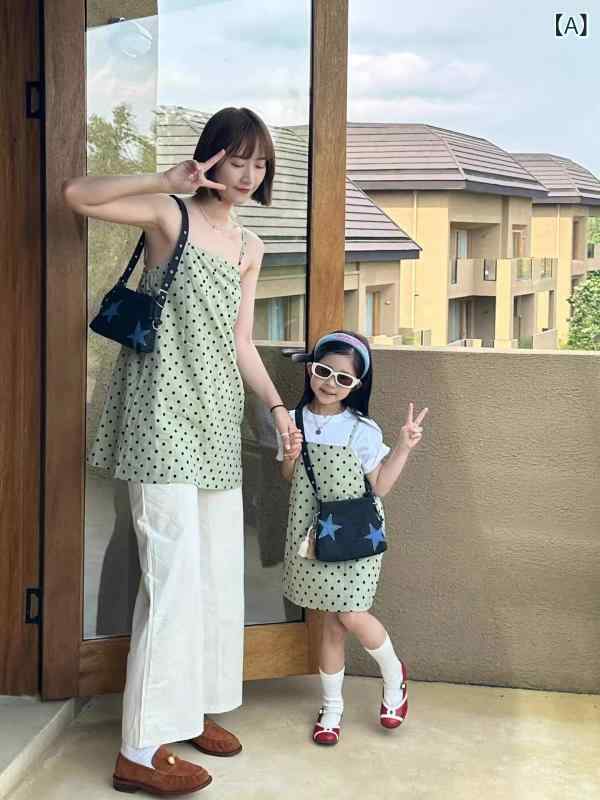 ペアルック 親子 カジュアル コーデ 街を 爆 走 する 親子 コーデが カッコいい。 家族 3人で 極上の ドーパミン 気分。 夏の ビーチ コーデは 母と 子に とってな もの。