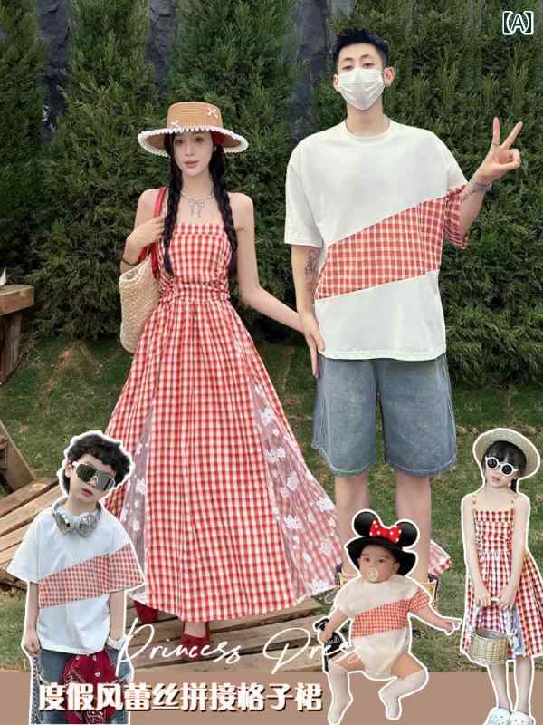お揃い ファッション コーデ ペアルック カジュアル 三 亜の 休暇の 夏の 親子の 服装 チェック 柄 Tシャツ 3人 家族の ビーチ スタイリッシュな 母と 娘の サスペンダー ドレス画像