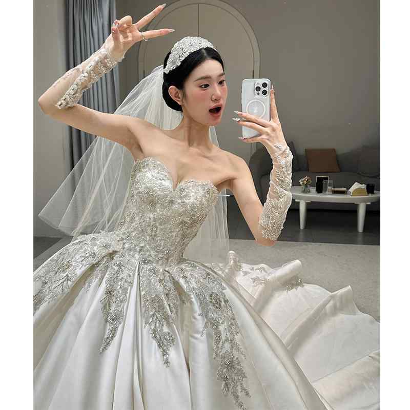 ウェディング ドレス ストラップレスの メイン ウェディングドレス 2025 花嫁 2024 フレンチ 外出 糸 小さい サイズ 重い 高級 サテン 軽い レトロ｜LAONsChoice