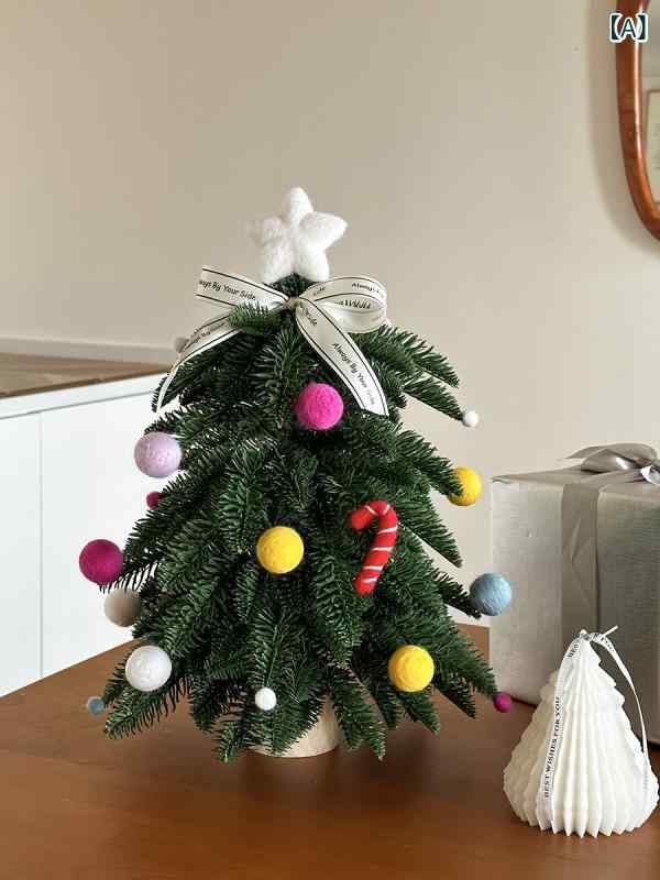 クリスマスツリー デスク トップの 小さい クリスマス ツリーの 装飾品 ミニ ホーム 高度な かわいい キャンディーカラーの フェルト ボール