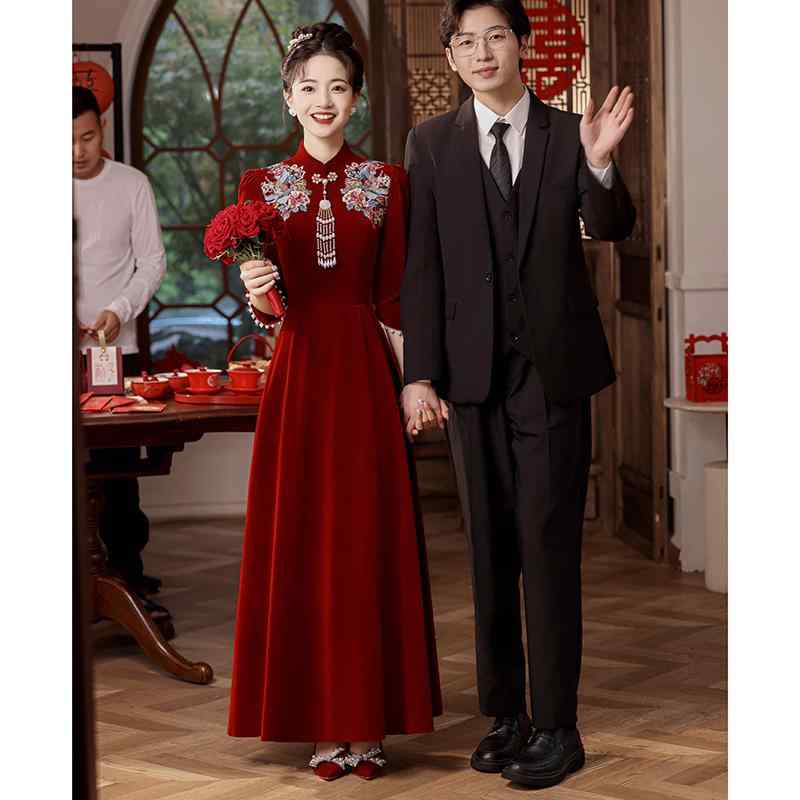 モダン レディース チャイナドレス 赤 ベルベット素材 長袖 結婚式敬酒服 新婦用 イブニングドレス フォーマルパーティー ウェディングスタイル エレガント 高級感 デザイン