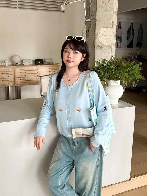 ニット カーディガン レディース 大きめサイズ 夏用 刺繍 デザイン パール ボタン 軽量 素材 伸縮性 トップス 羽織り 韓国 スタイル