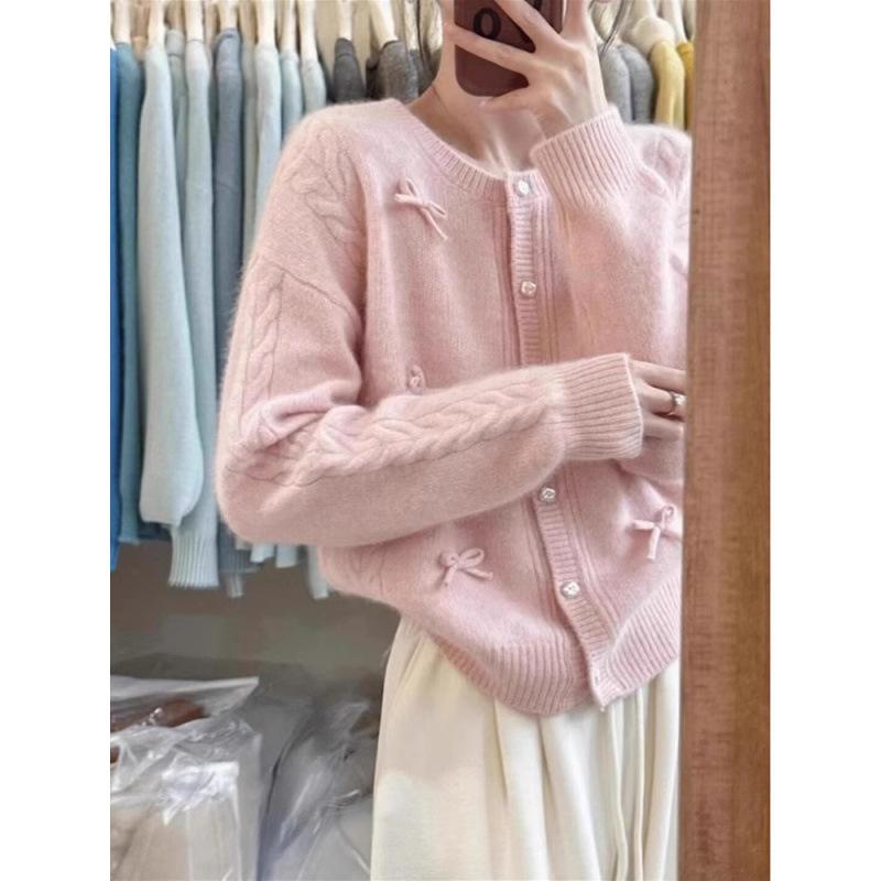 ニットセーター 女性用 冬 ピンク リボン かわいい 柔らかい フェミニン 普段使い コーディネートしやすい 暖か 伸縮性 トップス
